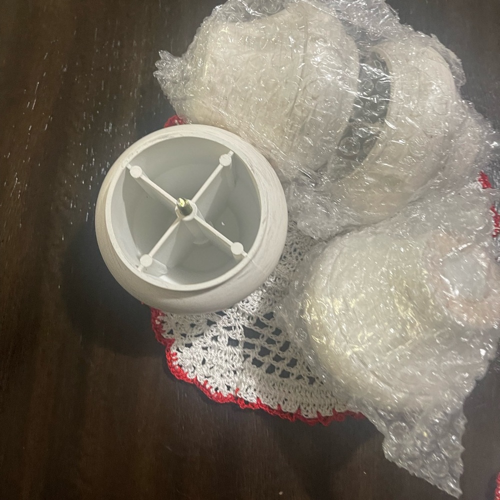 4 plastic legs